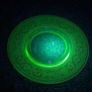 Uranium Glass Salad Plate 7” Etched Rim Cambridge Glass Co. Mark Green Glow EUC